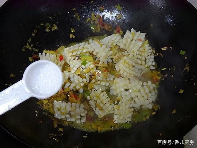 家里|天一热,家里最馋这菜,鲜辣酸爽,肉嫩肥美,开胃下饭