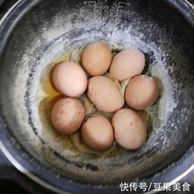  盐焗鸡蛋（电饭煲版）咸香入味，Q弹有嚼劲