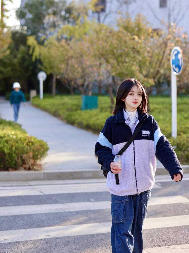 穿搭|早秋想要穿出甜美少女风,这几件外套一定少不了!想不时髦都难