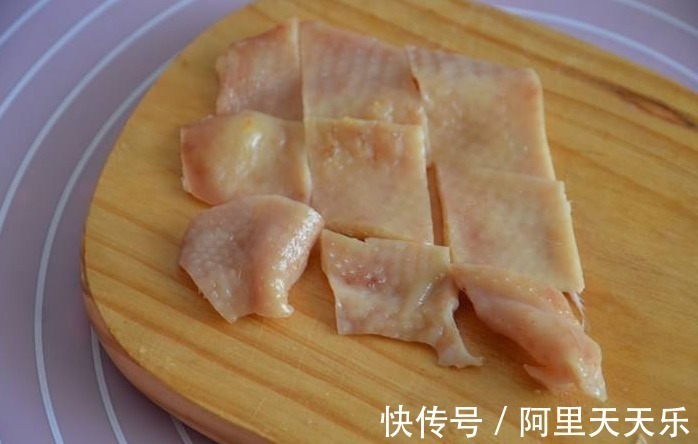 鸡头|鸡身上1部位,存在大量有毒物质!可惜很多人不清楚,还喜欢吃