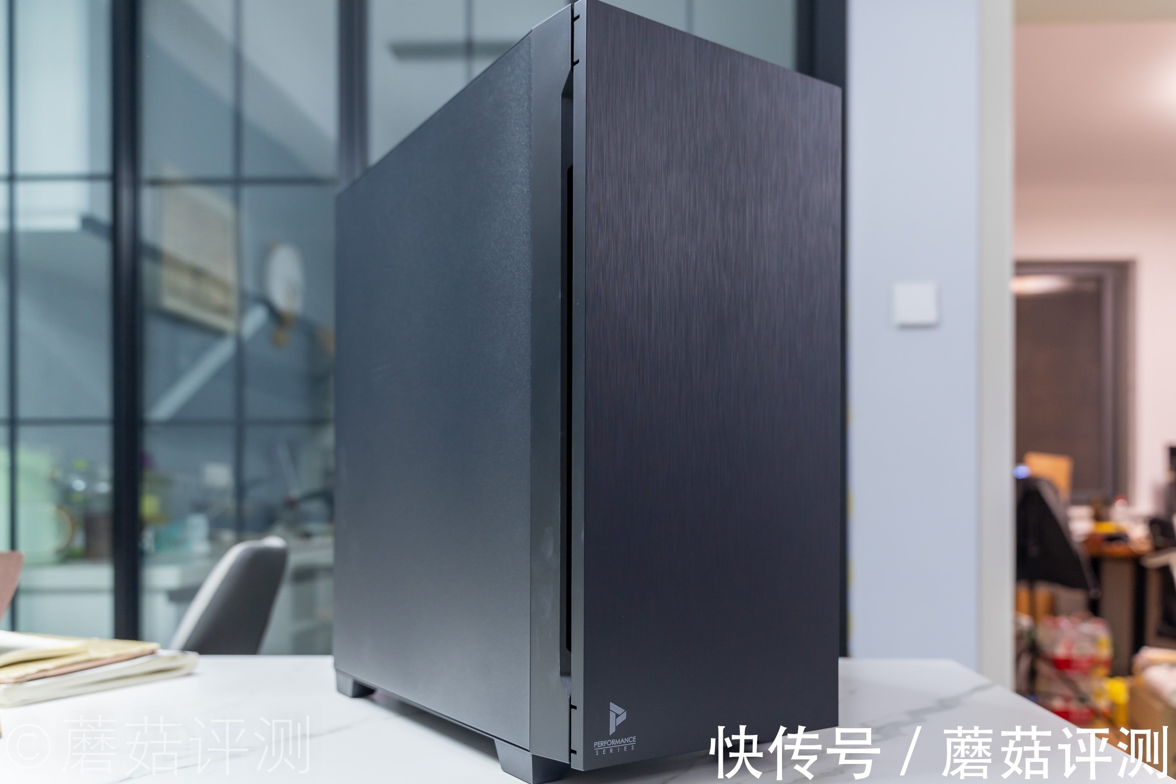 华擎|安静低调，博士小姐姐的选择、安钛克 Antec P10 Flux中塔静音机箱评测