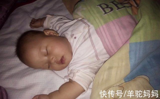 宝妈|大幅度降温让无数宝妈头疼，孩子睡觉咋盖被子才能不着凉?学到了