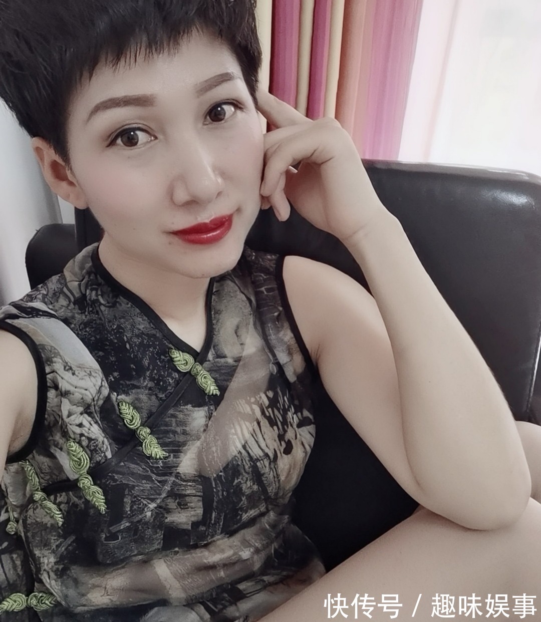 短发|短发的女人别具一番风韵,更需要搭配简洁的装扮!