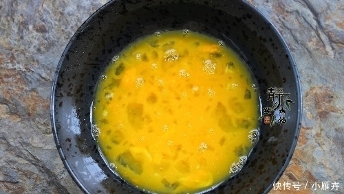 北方人偏爱此早餐,5分钟就能煎1盘,金黄喷香,总吃不够