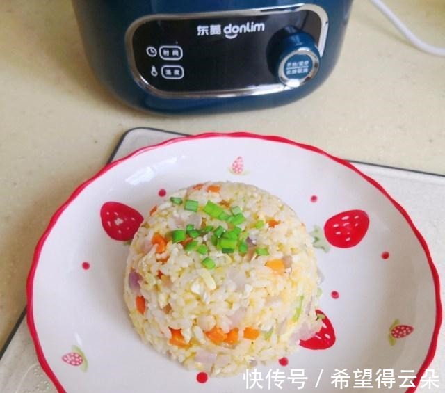 美食天下|黄金炒饭，色泽金黄，好看又好吃！