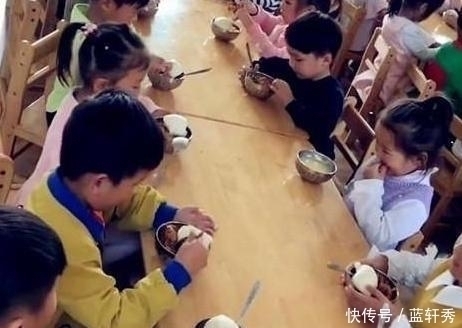 午餐|妈妈“突袭”贵族幼儿园,看到午餐后气炸,网友最廉价的贵族