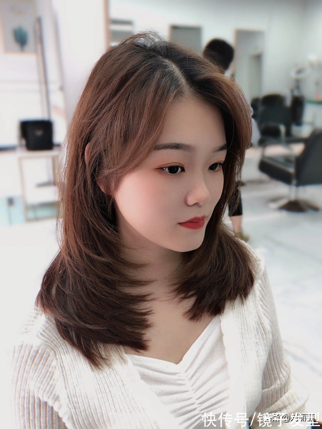 低层次 羊毛卷已过时,今年秋冬发型流行这样整,不夸张很时尚