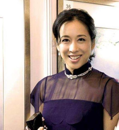 朱玲玲|"美港姐"朱玲玲:20岁嫁入豪门,47岁离婚,50岁再寻真爱