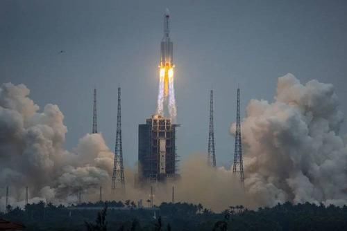 西方炒作“长征5B威胁”，美国顺势表态，“击落火箭”引一片哗然