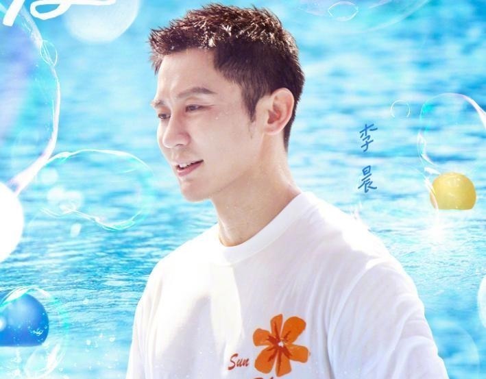 《奔跑吧》新一期海报，全员统一穿白色衣服，唯独两个人例外！