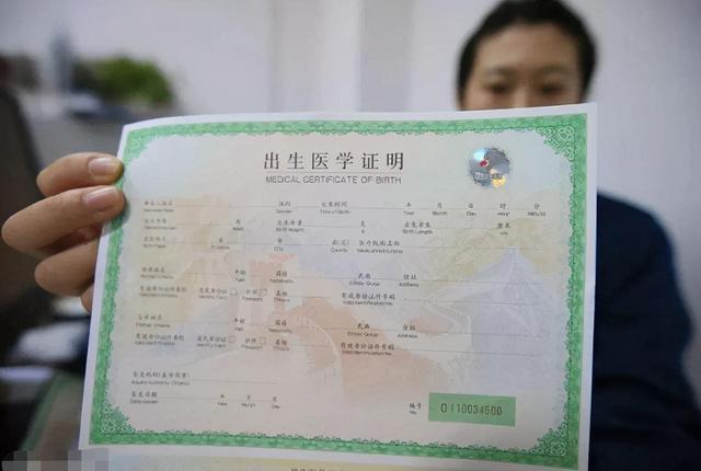 姓氏|宝爸姓“鸡”,不舍3胞胎跟自己姓,媳妇取名家人听了直说“妙”