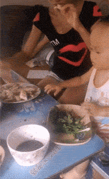 |搞笑GIF段子:老板,你是不是对可爱的皮卡丘有什么误解?