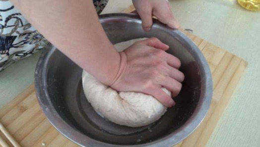 媳妇每次发面做花卷,一大锅一顿就抢光,秘诀全都告诉你,太香了