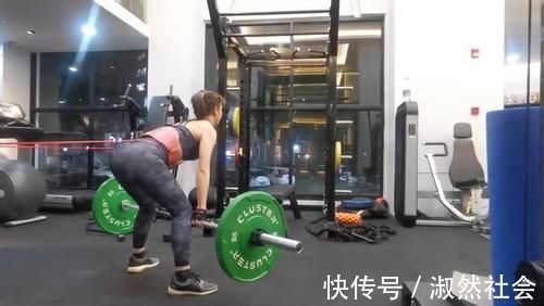 膝关节|硬拉干货:新手如何完成一次标准的硬拉?