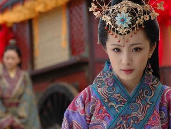 生下|古代有两位美女名字相同，前者嫁给三个皇帝，后者却生下四个皇帝