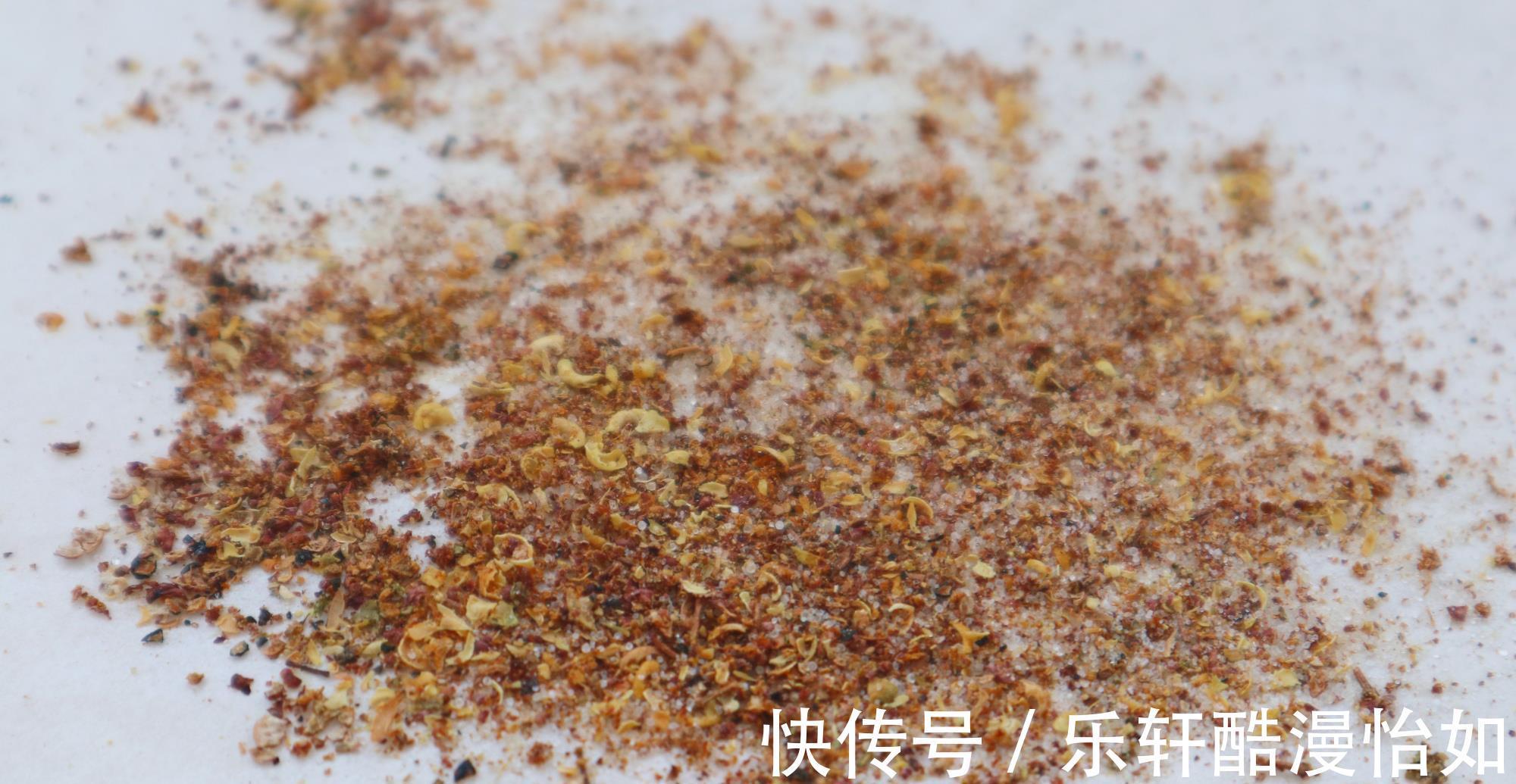 羊脊骨|花了两小时烤的排骨,一出烤箱就抢光,外焦里嫩真馋人,做法简单