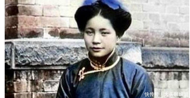 老照片|晚清真实老照片:老爷和1妻6妾合影,大户人家的胡娘气质高贵