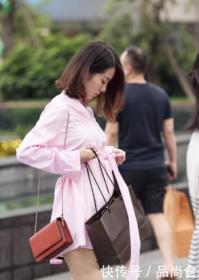 包臀裙 美丽的小姐姐穿出时尚新高度,你喜欢这样的装扮吗?