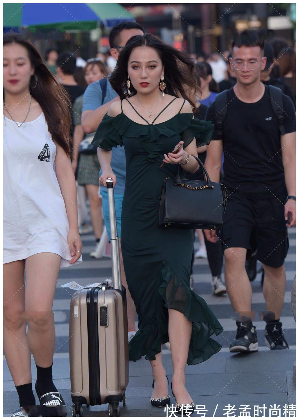 tips|纯洁美丽的气质美女,像一盆牡丹,随和但不随便,感觉我要恋爱了