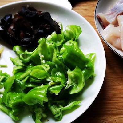 黑木耳|青椒黑木耳炒鱼片