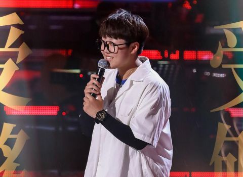 張露馨|李榮浩頂著被罵的風(fēng)險(xiǎn)教王靖雯投機(jī)取巧，結(jié)果對(duì)方不聽(tīng)話(huà)，太虧了