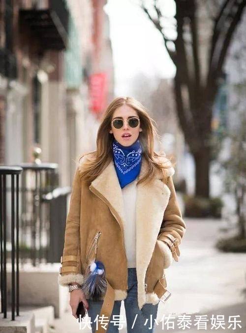 个子矮就别穿大衣了,今年流行的“羊羔绒”外套,时髦保暖又显高