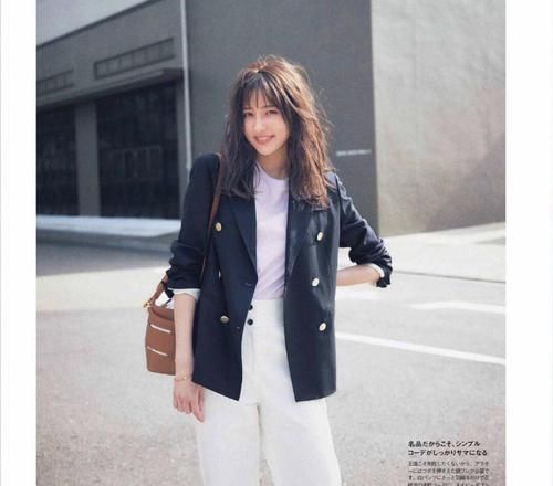 用小西装穿出时髦格调，学日本杂志这样搭，做个职场俏佳人