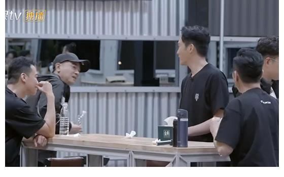 张智霖对陈小春的普通话评价:他其实可能很标准,只是你听不到