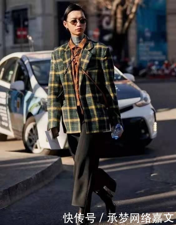 别着急|衬衫别着急收起来!秋冬做内搭时髦又实用,比毛衣舒适比卫衣有型