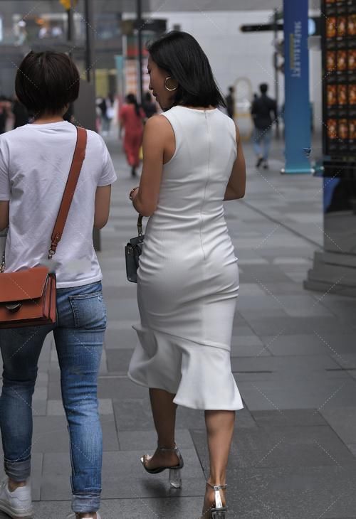 性感 纯白色鱼尾裙穿搭,性感优雅,别致华丽尽显妩媚气质