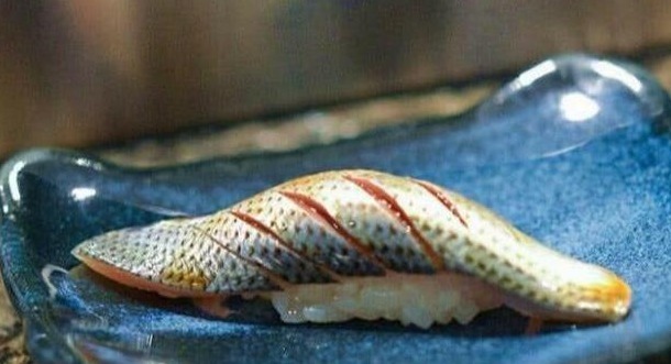  油炸|这种鱼在日本价格昂贵并且罕见，在中国却常见，国人直接油炸！