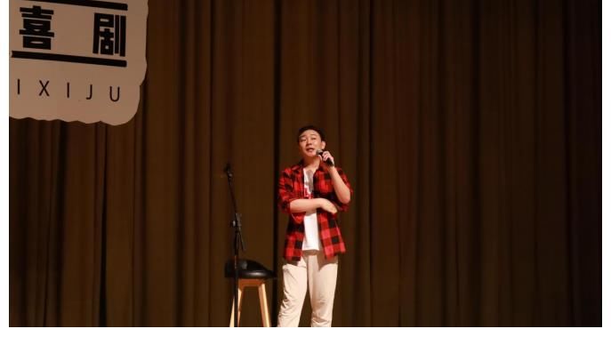 草根|东北脱口秀独苗?草根严值高凭何“逆袭”全国