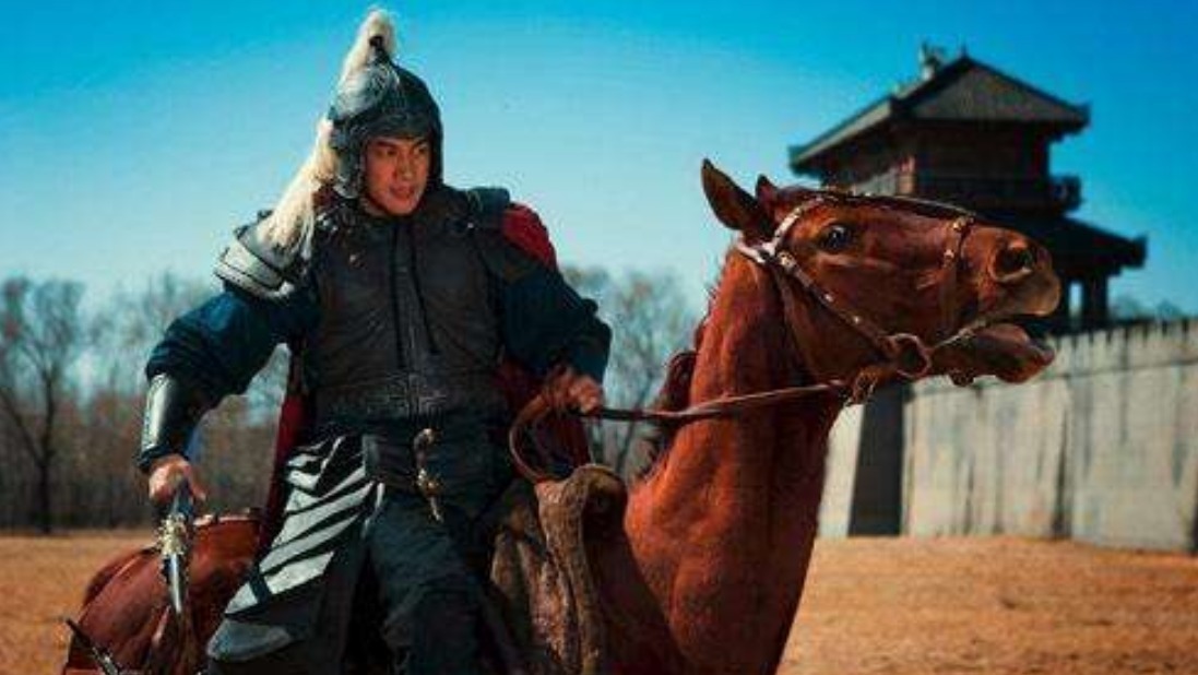 方天画戟|吕布死后他的三件宝贝去了哪?关羽得其二,剩下一个被放进茅厕