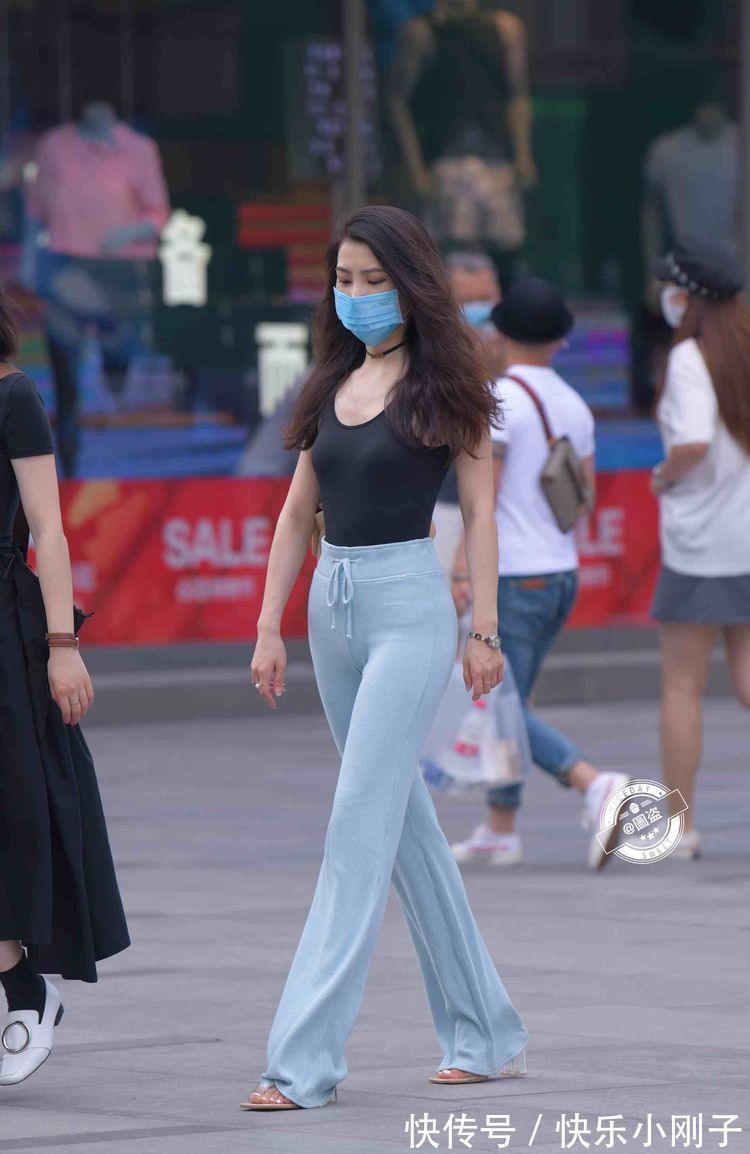 打底裤 华丽典雅的打底裤穿搭既时髦又有腔调,展现女人的娇美,清爽甜美