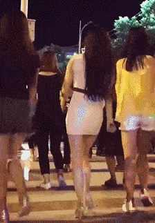 |搞笑GIF趣图:今天在地铁上遇到的,谁有40米的大刀借我用