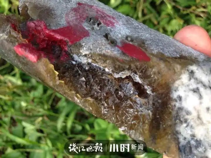 新闻记者|惊艳！一地发现500万吨“夜明珠”，粉、绿、紫、黄各色都有