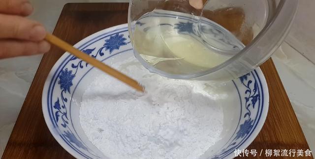开水|麻团和面是开水还是凉水吗,掌握3个技巧,个个空心鼓泡不炸裂