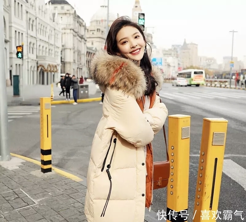 建议大家:羽绒服就买下面这颜色的,保暖还显年轻,几年不过时