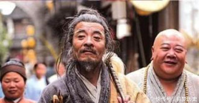 世外高人疯疯癫癫游荡街头,从不换衣服,却被皇帝急招入宫