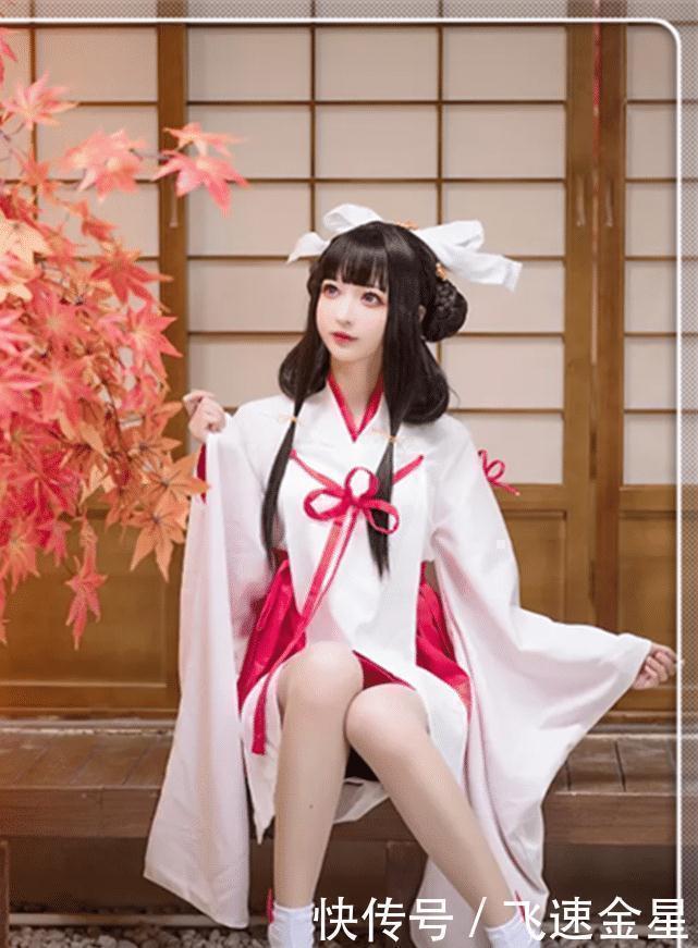 cospl13岁coser不得了,堆堆袜都能穿成船袜,伸腿那刻长到逆天