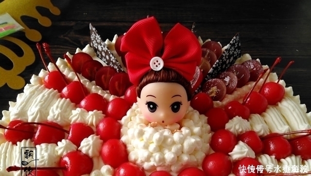  幼儿园的侄女生日，抬举姑姑给做生日蛋糕，结果受全班小朋友欢迎