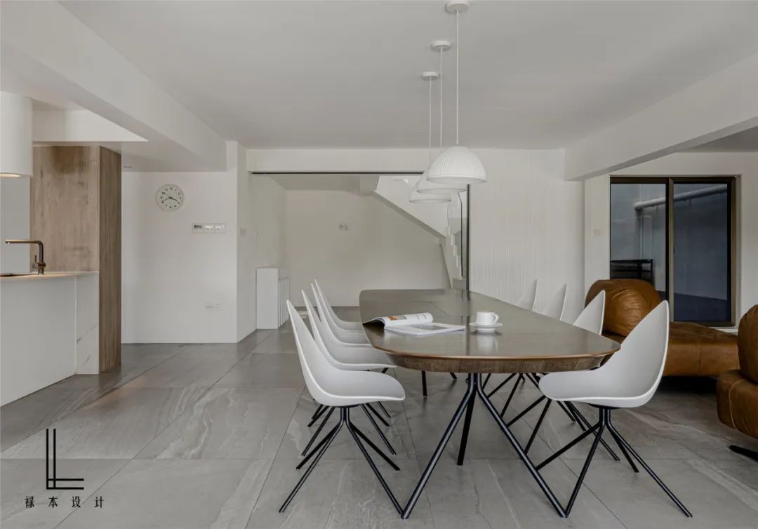 现代|460㎡现代极简，净白的空间，流畅优雅的造型，满屋高级的大气