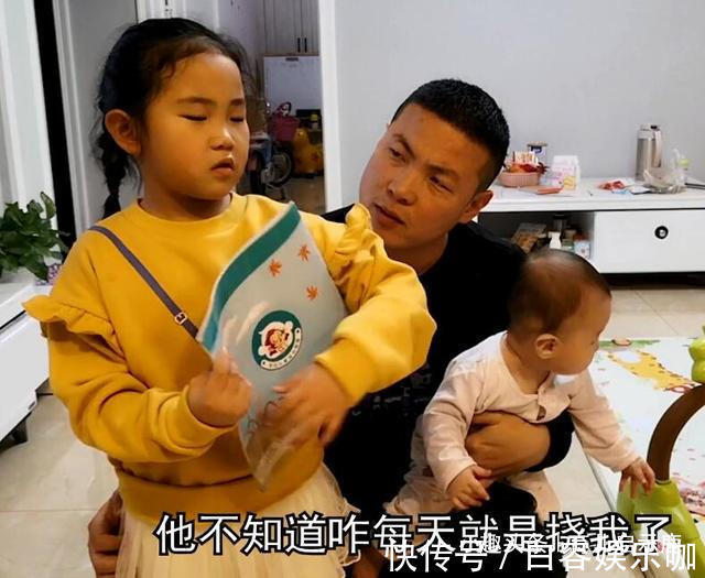 父母|见爸爸抱弟弟玩,女儿小声问:能抱抱我吗?之后画面二胎妈妈泪目