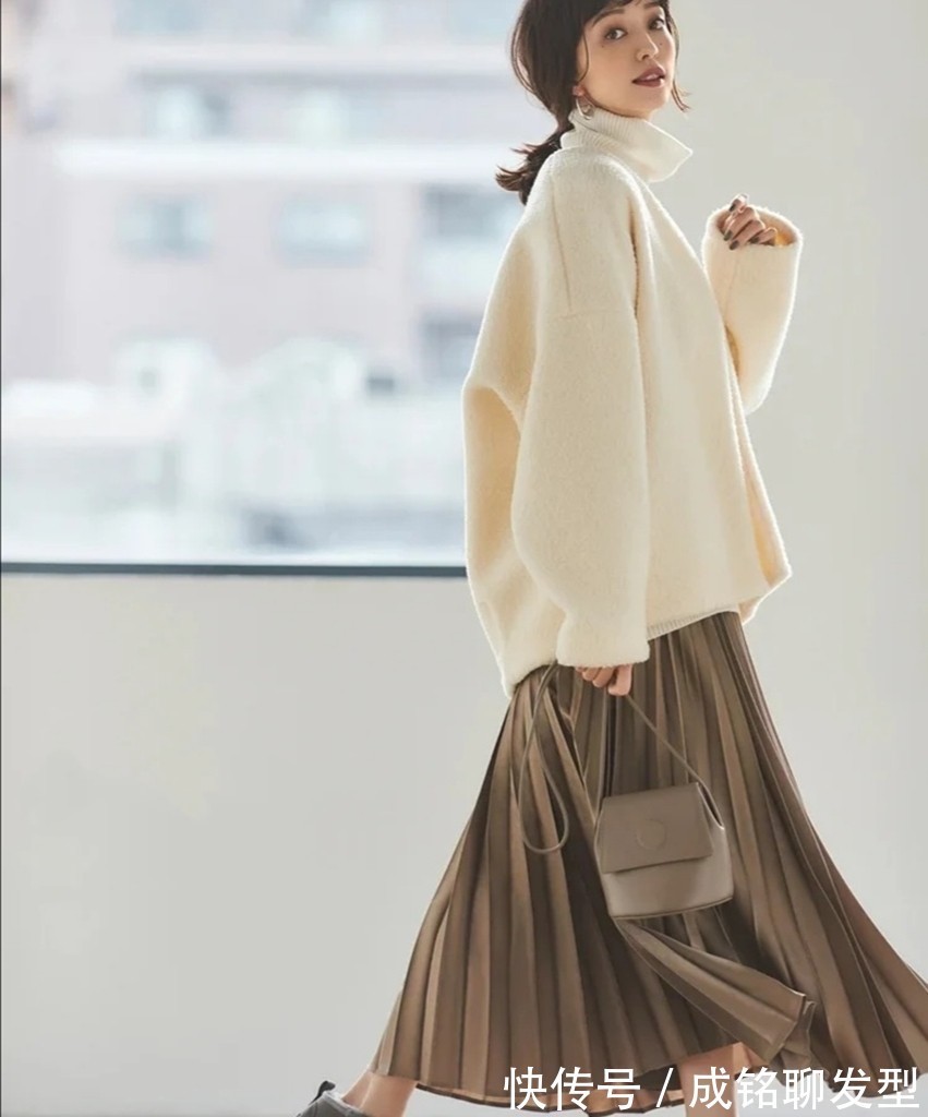 鞋子 为什么日本主妇喜欢“大衣+半裙”?看这组穿搭就知道,太优雅了