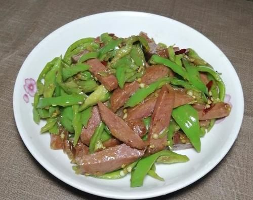 驴肉炒青椒怎么做好吃？三个窍门，鲜嫩可口美味下饭，简单又营养