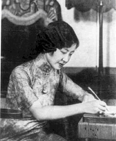 摆地摊|晚清最美格格,当了半辈子富贵闲人,晚年却沦落街头摆地摊