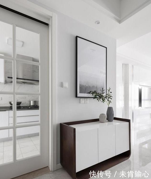 榻榻米|170㎡现代风格四居室,黑白撞色随处可见,整体房间质感十足