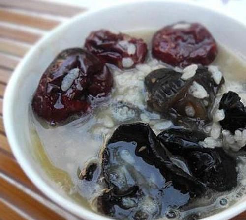 黑木耳粥|别再吃米饭了!晚上吃3种主食,1周至少瘦7斤,早上准时上厕所