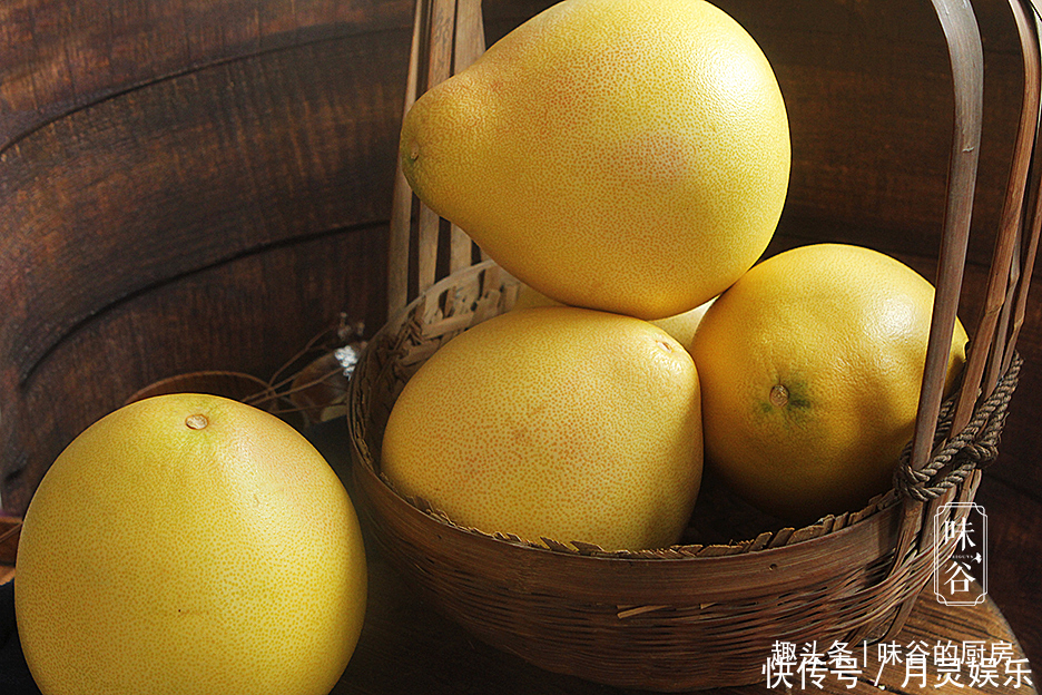 买柚子时,记住“四买四不买”,一挑一个准,皮薄肉甜水分多