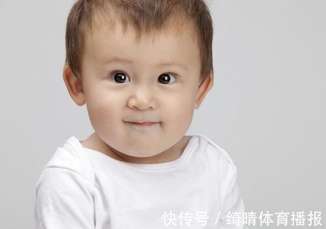 发育|宝宝几个月会翻身和长牙,很多妈妈做错,耽误宝宝发育